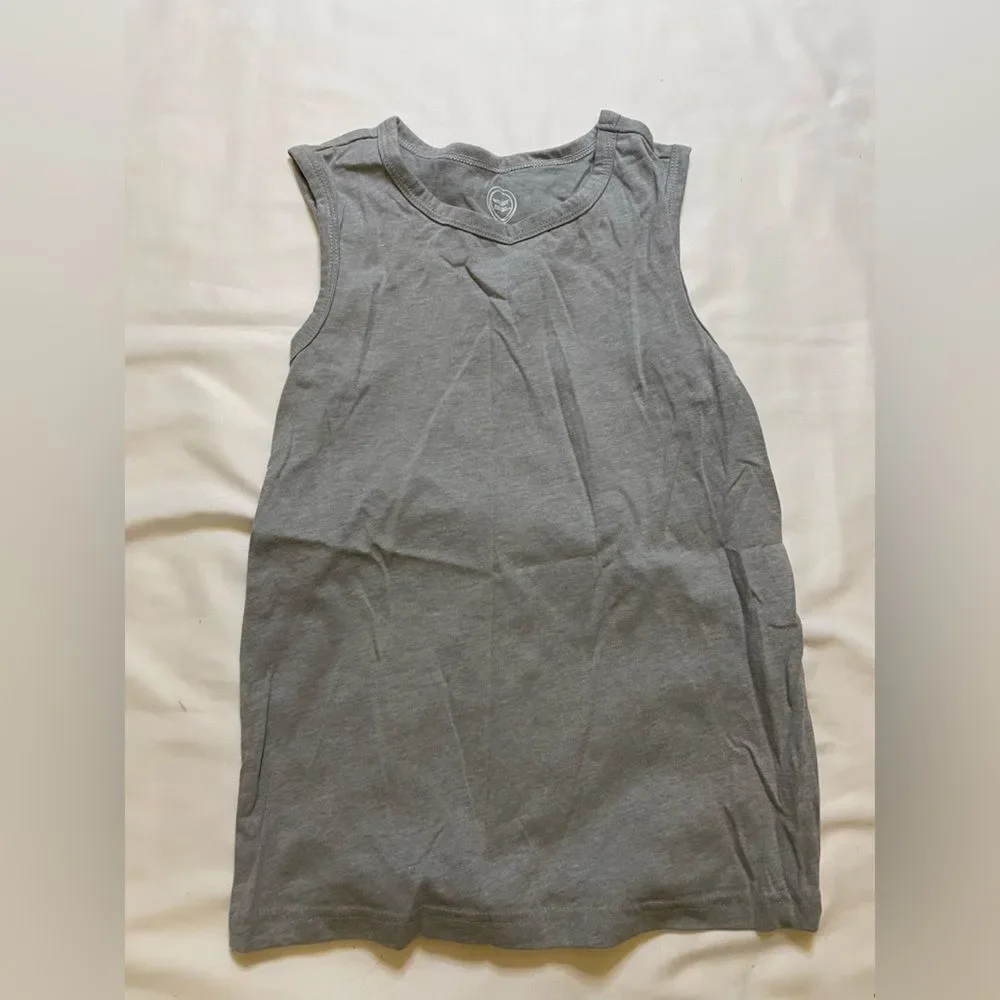 Girls bundle of two Old Navy and wonder nation size medium(8) tank tops
